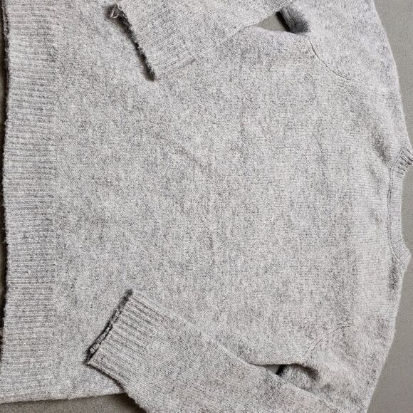 Cupcakes and Cashmere Camel With Gifts Christmas Sweater Size med Ugly Xmas - Picture 8 of 11